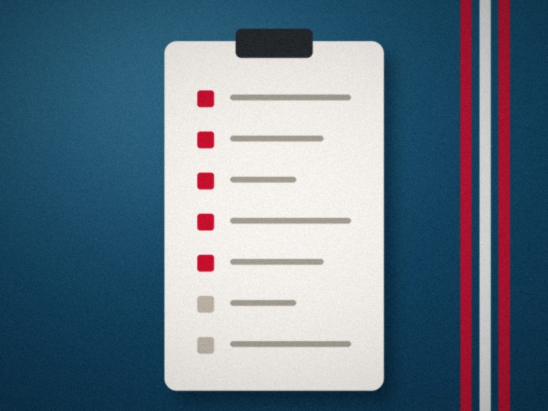 Liste de contrôle cochée sur un porte-document, fond bleu pétrole à rayures rouges